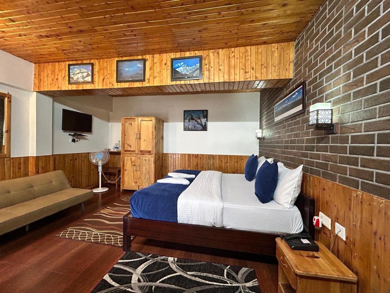 Kasar Himalaya Holiday Resort, Binsar Rd 阿尔莫拉 外观 照片