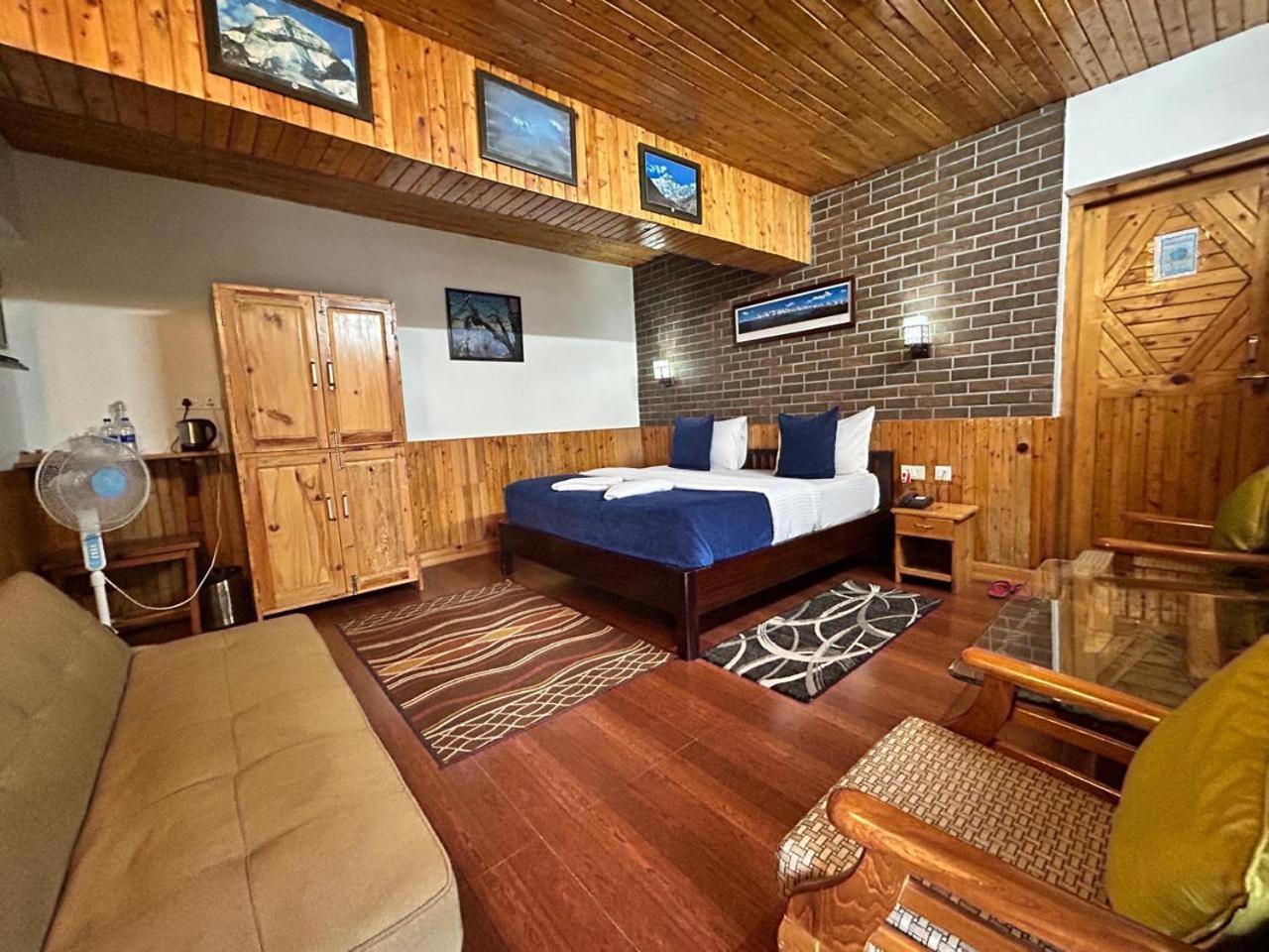 Kasar Himalaya Holiday Resort, Binsar Rd 阿尔莫拉 外观 照片