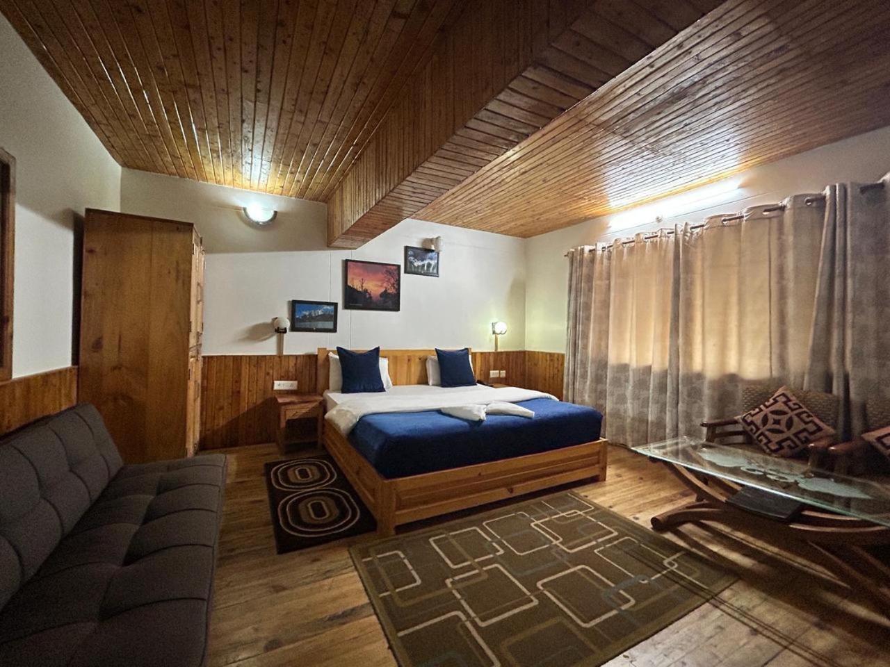 Kasar Himalaya Holiday Resort, Binsar Rd 阿尔莫拉 外观 照片