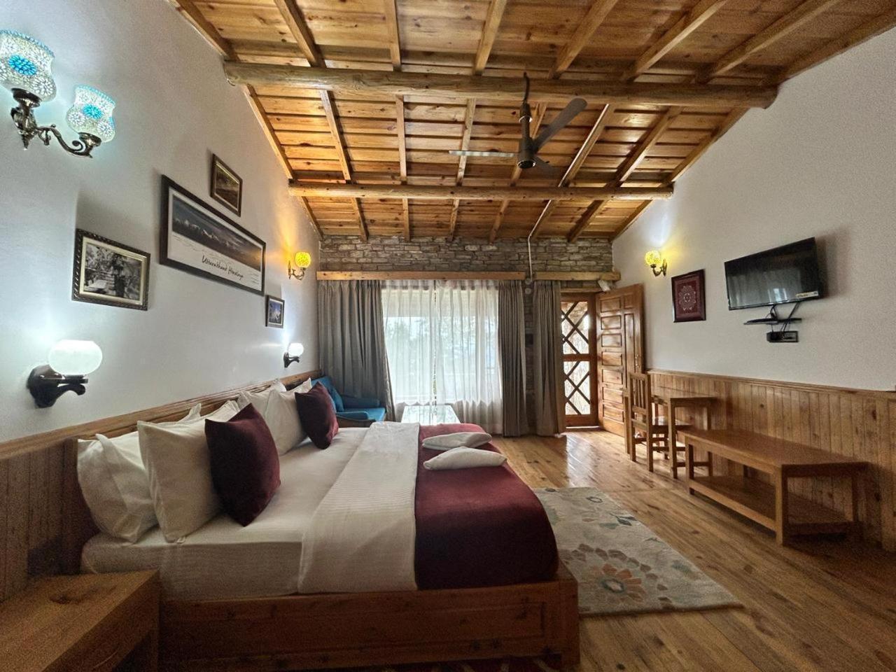 Kasar Himalaya Holiday Resort, Binsar Rd 阿尔莫拉 外观 照片