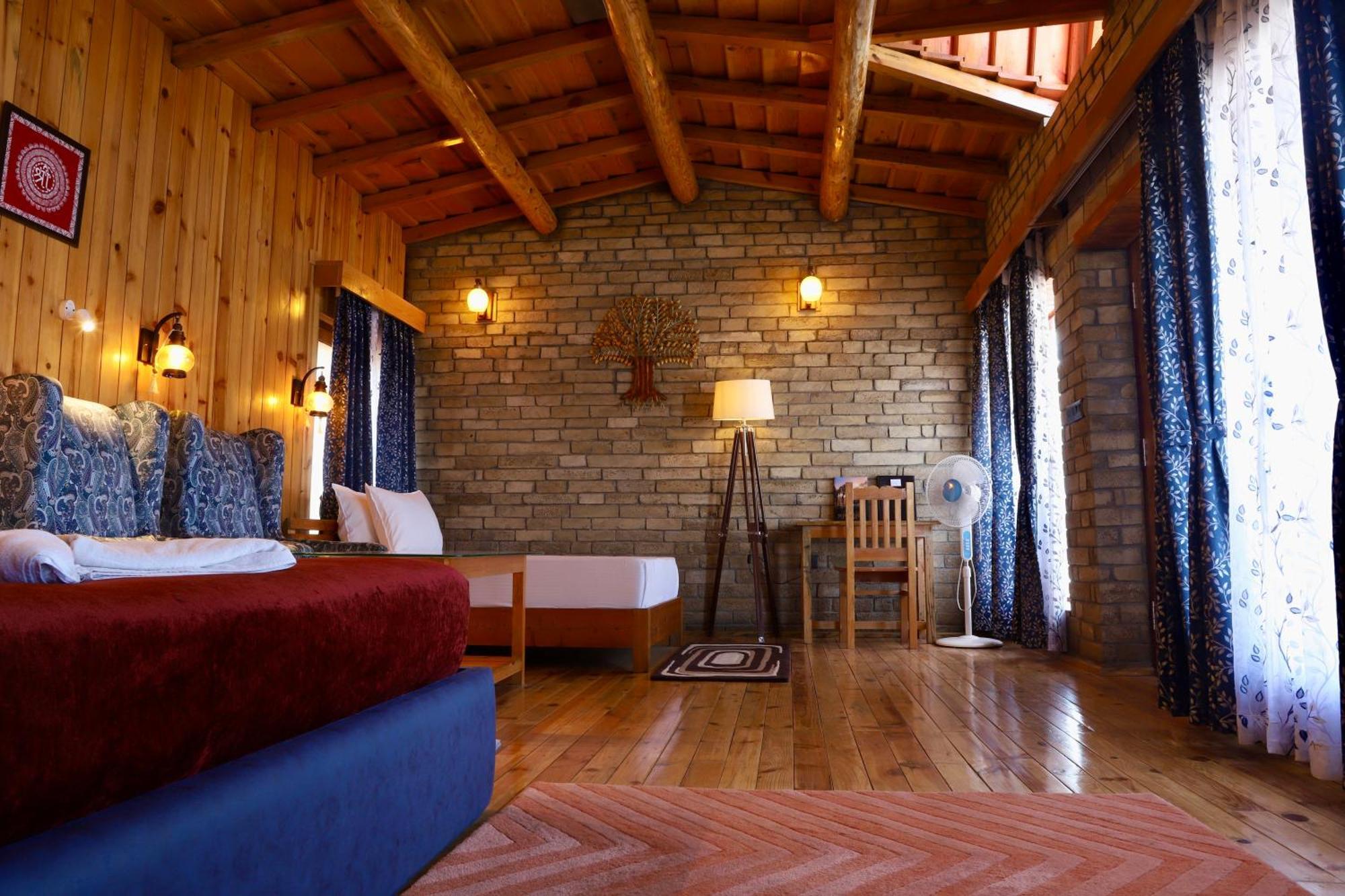 Kasar Himalaya Holiday Resort, Binsar Rd 阿尔莫拉 外观 照片