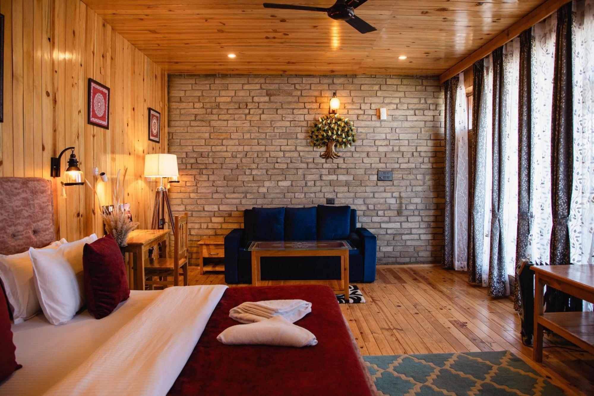 Kasar Himalaya Holiday Resort, Binsar Rd 阿尔莫拉 外观 照片