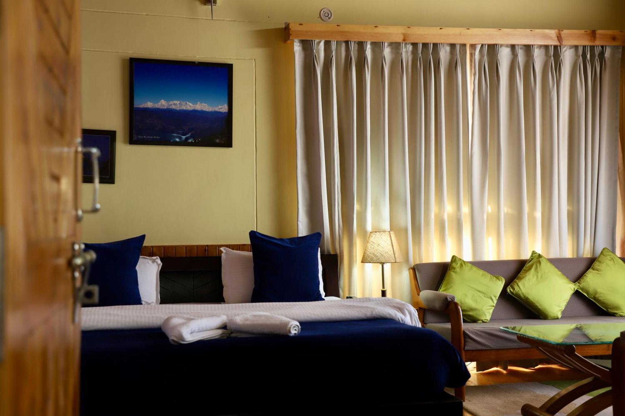 Kasar Himalaya Holiday Resort, Binsar Rd 阿尔莫拉 外观 照片
