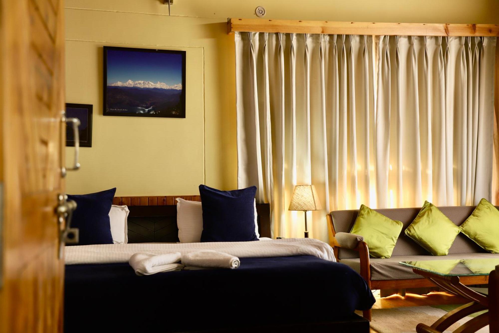 Kasar Himalaya Holiday Resort, Binsar Rd 阿尔莫拉 外观 照片
