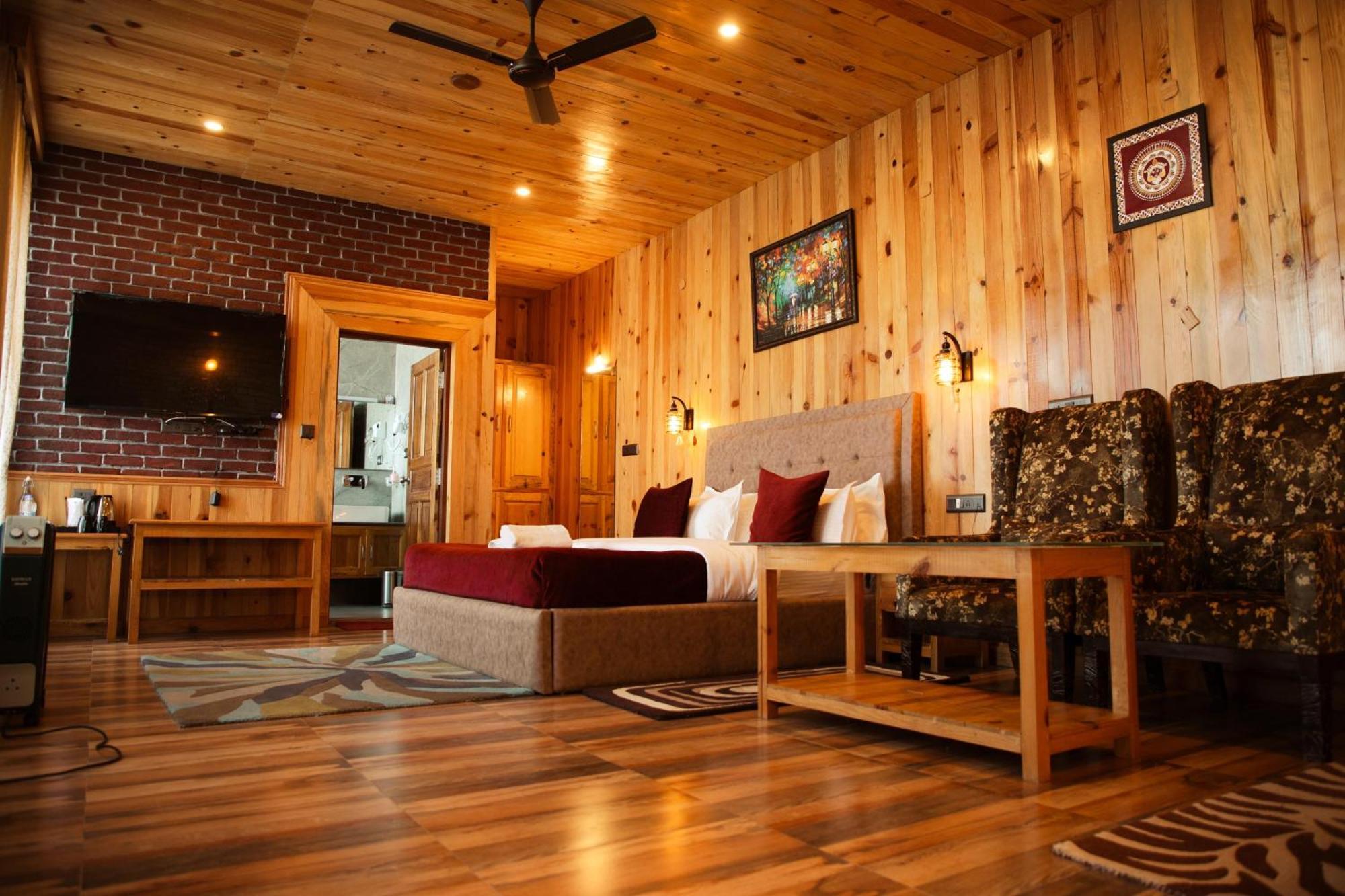 Kasar Himalaya Holiday Resort, Binsar Rd 阿尔莫拉 外观 照片